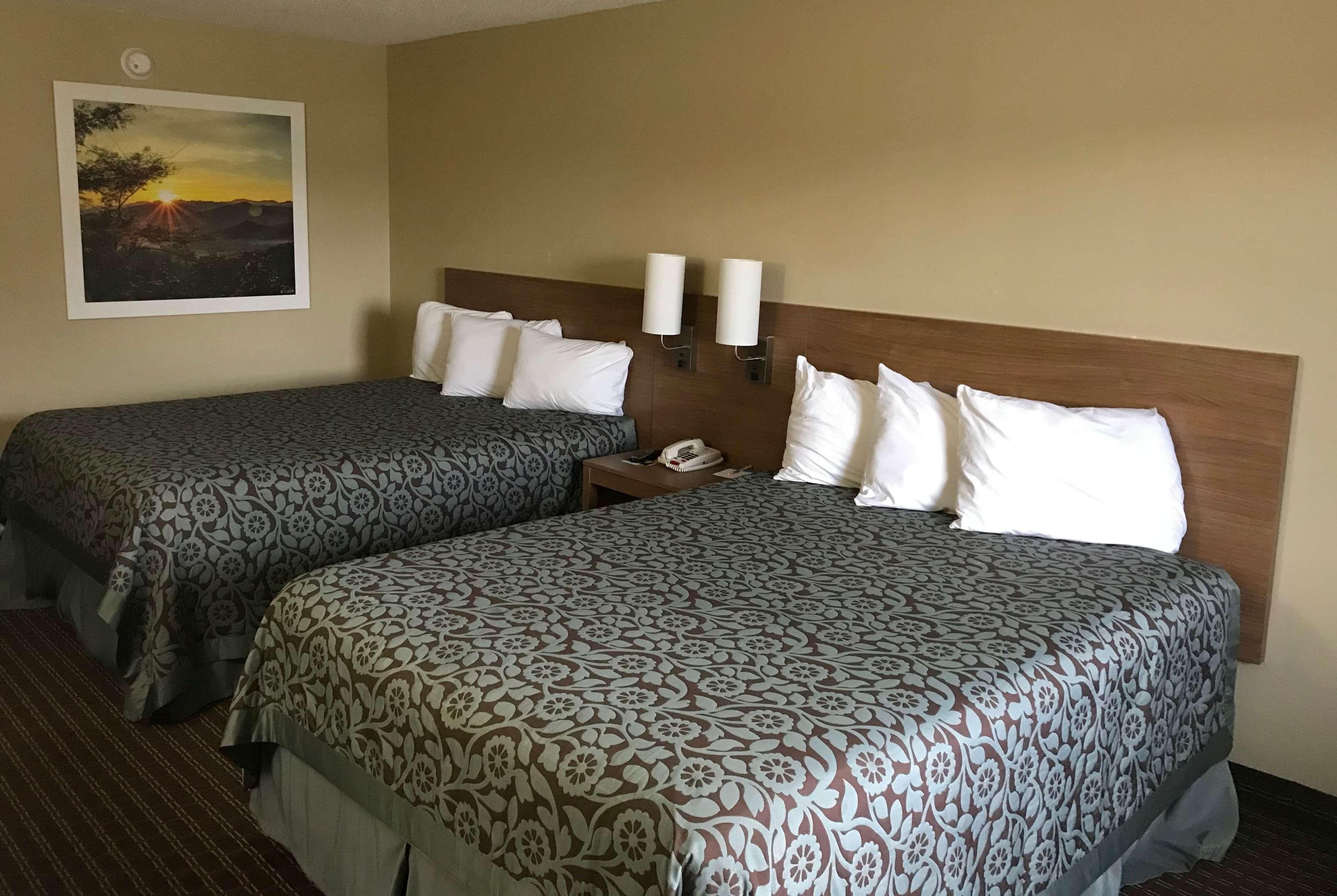 Days Inn By Wyndham Lexington-Columbia Exteriér fotografie