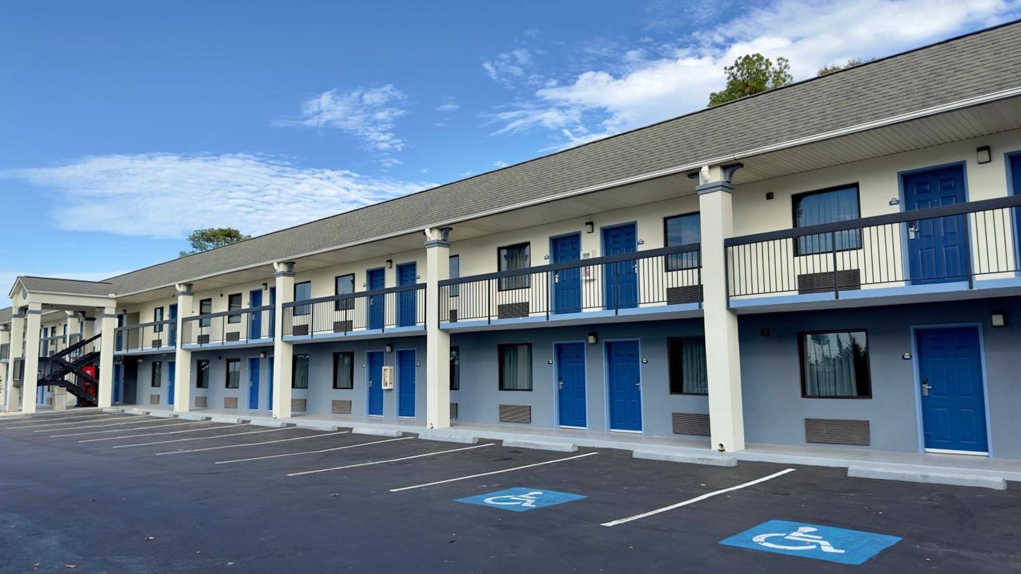 Days Inn By Wyndham Lexington-Columbia Exteriér fotografie